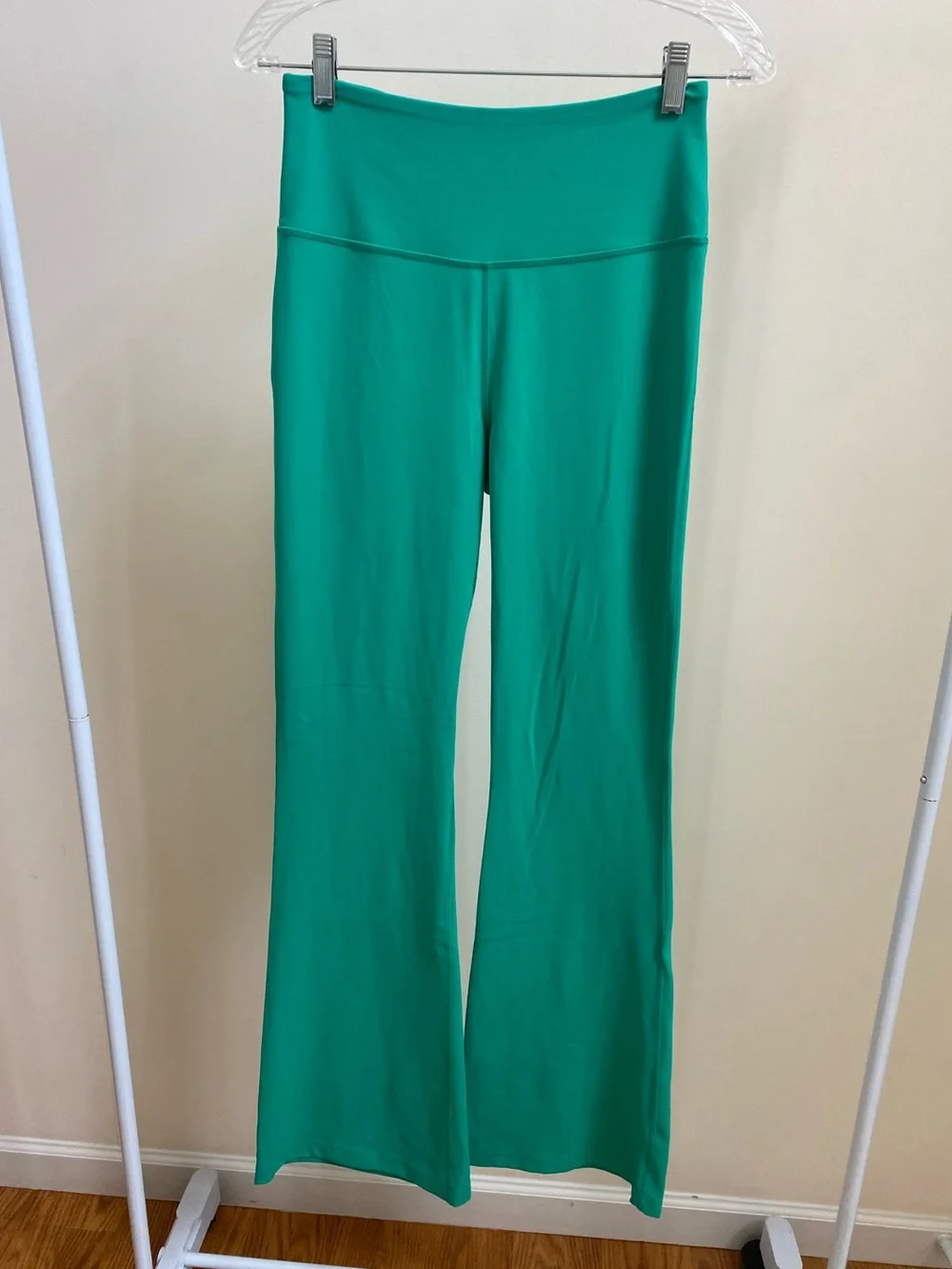 NWOT Lululemon Groove Super-High-Rise Flared Pant Nulu Kelly Green Sz 8